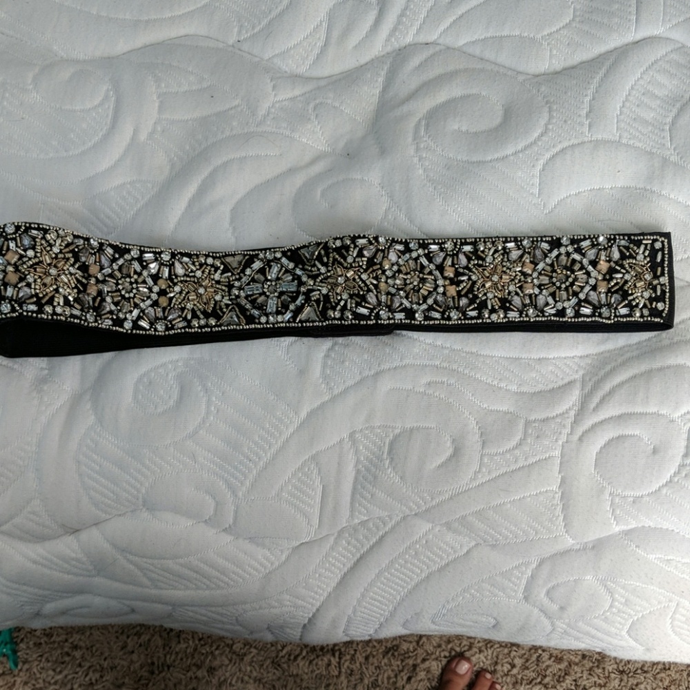 Stretchy beaded belt